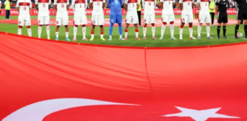 Turquía recibe emotiva despedida con caravana de autos rumbo al Mundial 2026