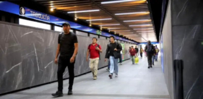 Usuarios reportan pérdidas y retrasos por obras en Línea 2 del Metro