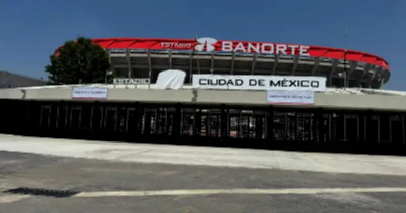 Vecinos de Tlalpan captan show de luces en el Estadio Azteca