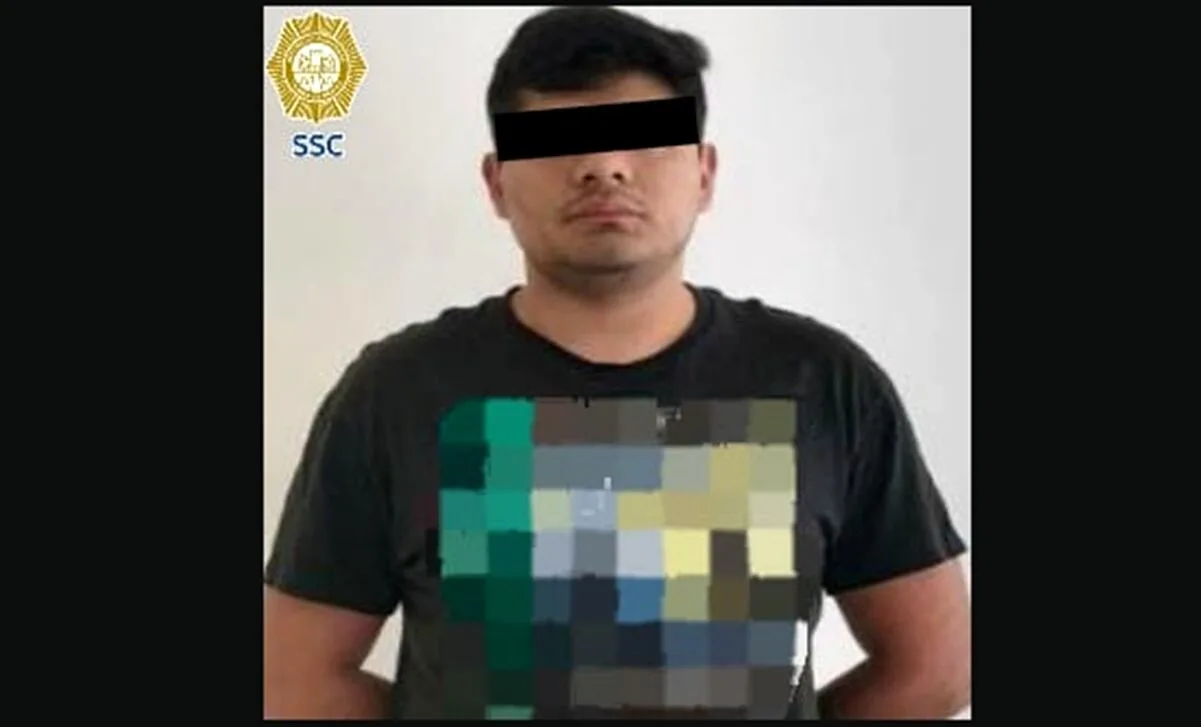 Vecinos retienen a presunto extorsionador en Iztapalapa; policía lo detiene