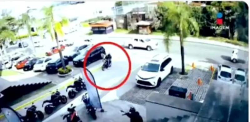 Violento asalto en agencia de motos de lujo en Cuernavaca captado en video