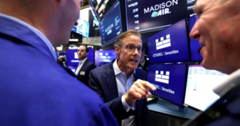 Wall Street se desploma: tecnológicas y temor a tasas altas golpean mercados