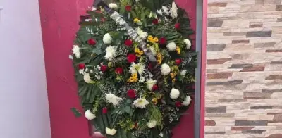 Corona fúnebre en casa de diputada Paola Garate en Culiacán