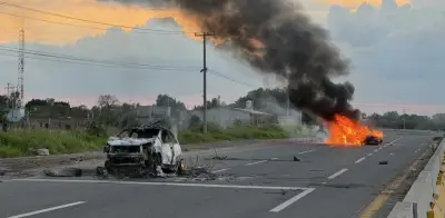 Disturbios en Celaya: queman vehículos y bloquean carretera tras muerte de adolescente