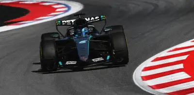 F1: George Russell domina Práctica 3 en Barcelona; Checo Pérez 19°
