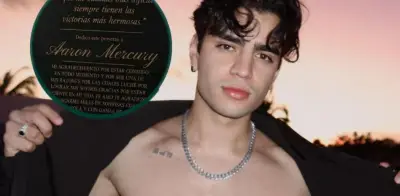 Fan dedica tesis de Derecho UNAM a Aarón Mercury; él reacciona emocionado