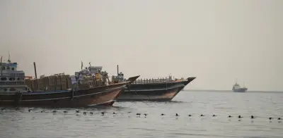 Irán cierra el estrecho de Ormuz y amenaza con atacar cualquier embarcación