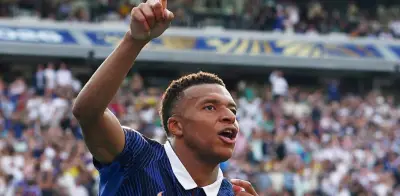 Mbappé hace historia y Francia avasalla 3-0 a Suecia para avanzar a Octavos