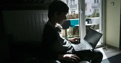 Redes sociales fallan en proteger a menores pese a promesas de seguridad