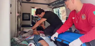 Trabajador de 28 años grave tras caer 120 metros a barranco en Durango