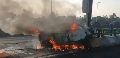 Tragedia en Periférico: auto se incendia y conductor fallece calcinado