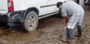 Al menos 70 viviendas afectadas por lodo en Chalco tras desbordamiento de río