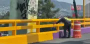 Corrigen error: repintan de amarillo parapetos que pintaron de morado en CDMX