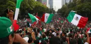 Detienen a aficionados por beber alcohol en calles del Centro Histórico de CDMX