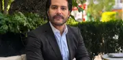 Déficit, deuda y Pemex ponen a México bajo vigilancia financiera: experto