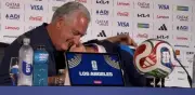 Diego Gómez llora de emoción antes de su debut mundialista; técnico lo consuela