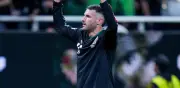Emotivo esfuerzo de la abuela de Santiago Gimenez para verlo debutar en un Mundial