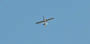 EU derriba drones iraníes en estrecho de Ormuz; guerra cumple 100 días