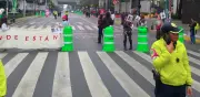 Familiares de desaparecidos bloquean acceso a exhibición de la Copa del Mundo en CDMX