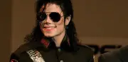 Guante de Michael Jackson con cristales Swarovski se vende por cifra récord