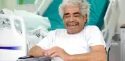 Hombre de 67 años vuelve a su rutina tras quemaduras en el IMSS