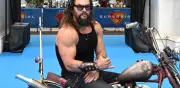 Jason Momoa interpretará a Lobo en Supergirl: fan del thrash metal y las motos