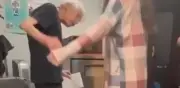 Joven recauda 140 mil dólares para que abuelita de cine se retire