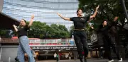 Lengua de Señas Mexicana se fusiona con danza folklórica en marcha LGBT+