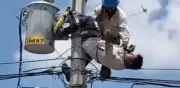 Milagro en Tlaxcala: trabajador sobrevive a descarga eléctrica en poste de luz