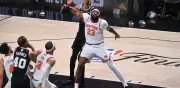 NBA prohíbe de por vida a aficionados por invadir cancha para selfie con Wembanyama