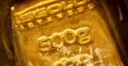 Oro cae a mínimos de noviembre de 2025; bancos centrales sostienen demanda