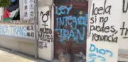 Protesta trans deja pintas en edificio histórico de Gobernación en CDMX