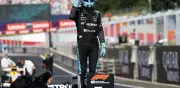 Russell logra la pole en Austria; Checo Pérez sale 19° con Cadillac