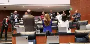 Senado vive jornada de albures, acusaciones y espaldas en pleno