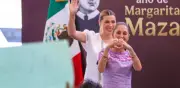 Sheinbaum entrega tarjetas Beca Rita Cetina en Tijuana