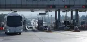 Taxista asalta caseta en Celaya y atropella a guardia nacional al huir