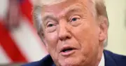 Trump amenaza con peaje en Ormuz si falla pacto con Irán