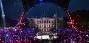 Trump cierra su cumpleaños 80 con un show de artes marciales en la Casa Blanca