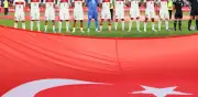 Turquía recibe emotiva despedida con caravana de autos rumbo al Mundial 2026