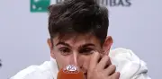 Virus obliga a Arnaldi a retirarse; Cobolli avanza a final de Roland Garros