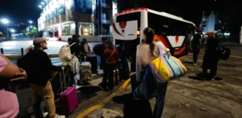 23 mexicanos y seis familiares llegan a México tras sismos en Venezuela