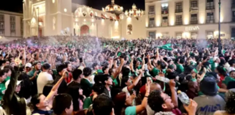 Aficionados en Veracruz celebran garra del Tri pese a derrota 3-2 ante Inglaterra