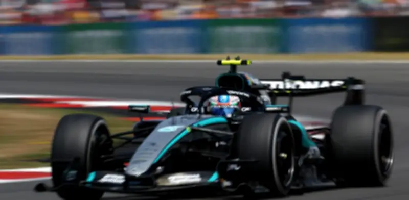 Antonelli gana sprint en Silverstone; Checo Pérez penalizado