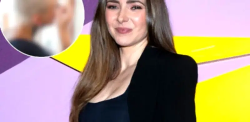 Ariadne Díaz enfrenta presión de fans tras prometer teñirse el cabello de rosa si México perdía