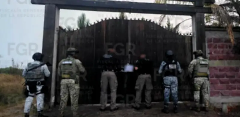 Aseguran armas y vehículos en cateo en Durango; hay un detenido
