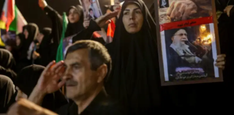 Ausencia del nuevo líder supremo marca funerales de Jamenei en Teherán