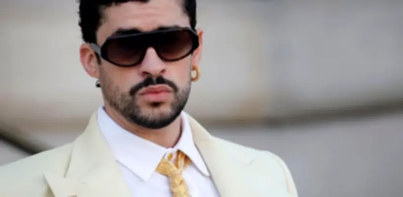 Bad Bunny en París: cada detalle de su traje Schiaparelli tiene un mensaje