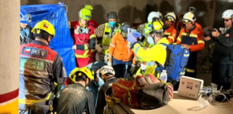 Cruz Roja Mexicana rescata a hombre tras 180 horas bajo escombros en Venezuela