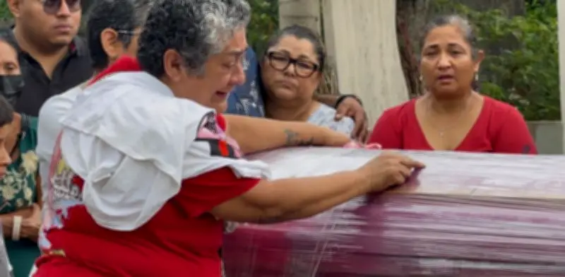 Despiden entre aplausos y música a la periodista Roxana Guzmán en Veracruz