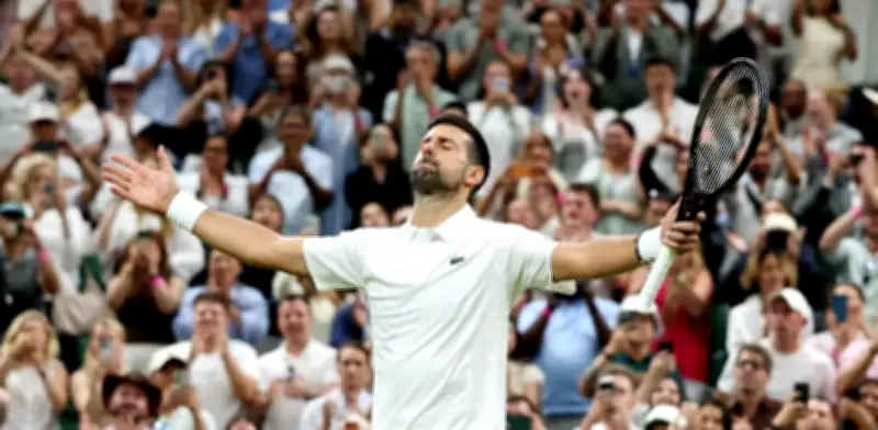 Djokovic vence a Tsitsipas en tres sets y avanza en Wimbledon